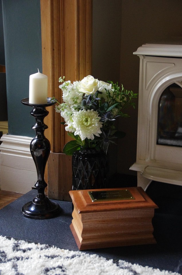 Welland Oak Wooden Ashes Casket - Image 7